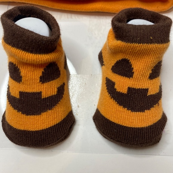 Baby's First Halloween Socks and Hat NEW - Picture 3 of 4